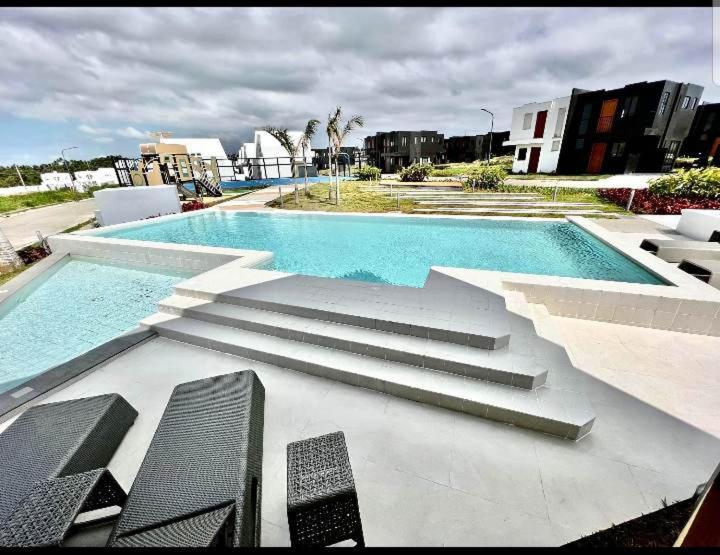 Cozy Holiday Home At Batulao Artscapes 2Br Brand New Fully Airconditioned Calo المظهر الخارجي الصورة
